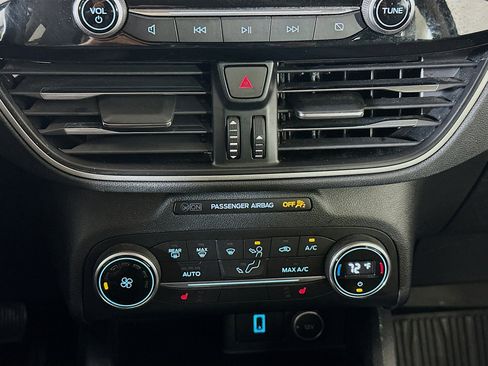 Used 2020 Ford Escape SE image 24