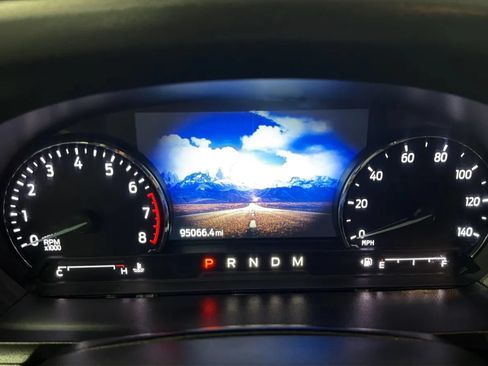 Used 2020 Ford Explorer XLT RWD image 11