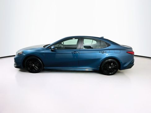 Used 2025 Toyota Camry SE FWD image 4