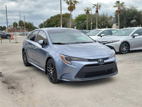 Used 2025 Toyota Corolla LE image 1