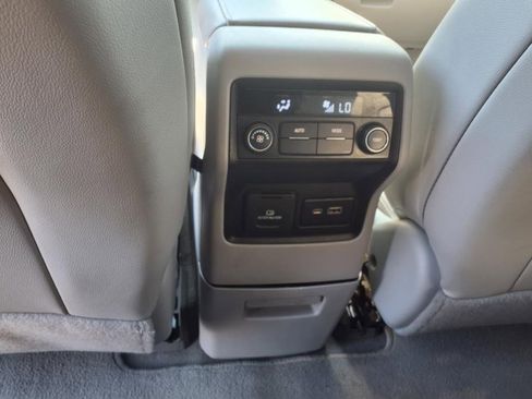 Certified 2023 GMC Acadia SLT image 28