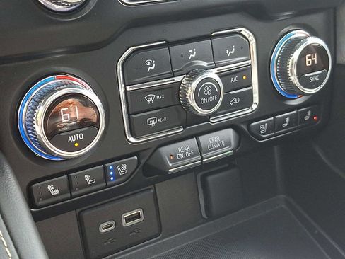 Used 2022 GMC Yukon SLT w/ SLT Premium Package image 19