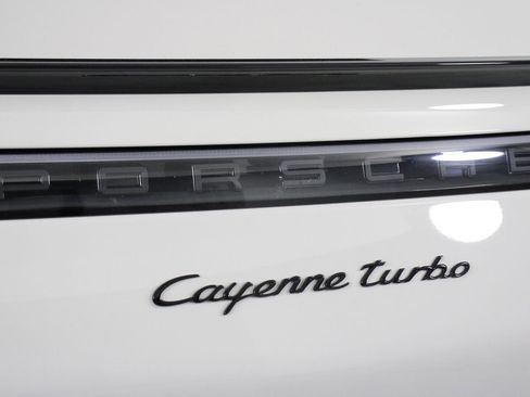 Used 2022 Porsche Cayenne Turbo AWD/4WD image 22