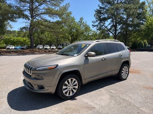 Used 2017 Jeep Cherokee Overland w/ Technology Group AWD/4WD image 1