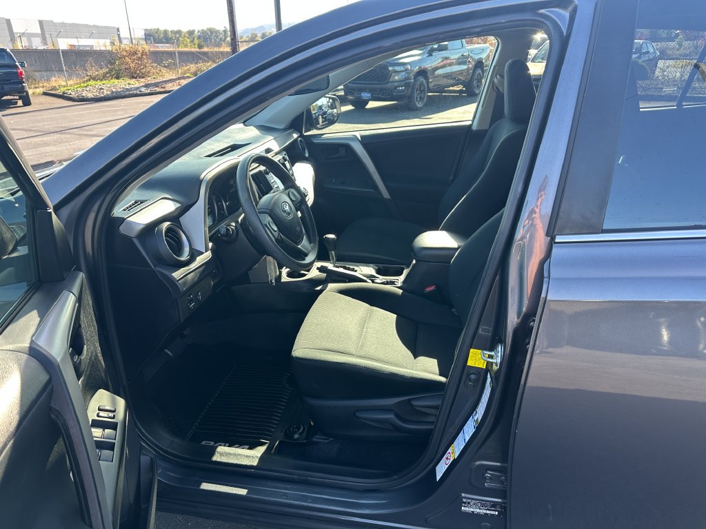 Used 2016 Toyota RAV4 LE AWD/4WD image 13