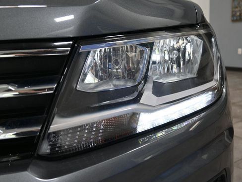 Used 2018 Volkswagen Tiguan SE w/ Panoramic Sunroof Package AWD/4WD image 30