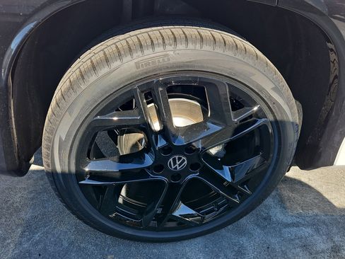 New 2026 Volkswagen Tiguan SE R-Line FWD image 5