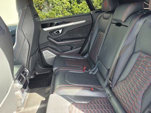 Used 2022 Lamborghini Urus AWD/4WD image 10