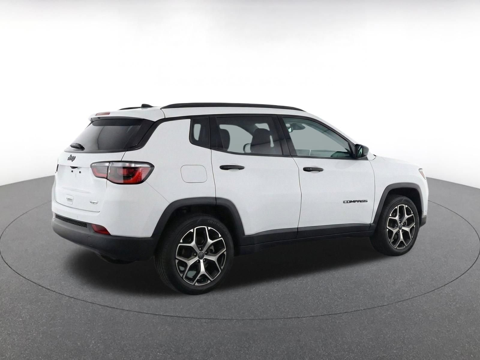 Used 2025 Jeep Compass Limited AWD/4WD image 10
