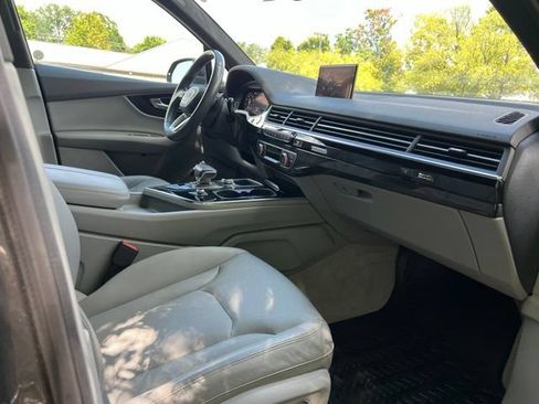 Used 2018 Audi Q7 3.0T Prestige w/ Prestige Package AWD/4WD image 23
