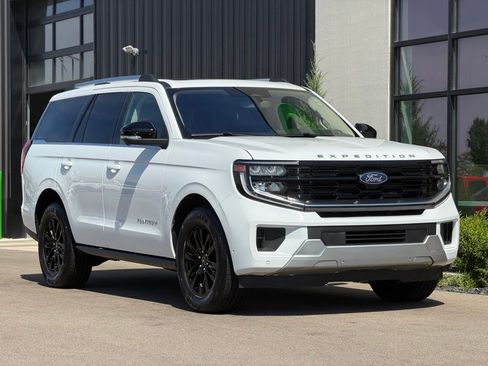 Used 2025 Ford Expedition Platinum AWD/4WD image 4