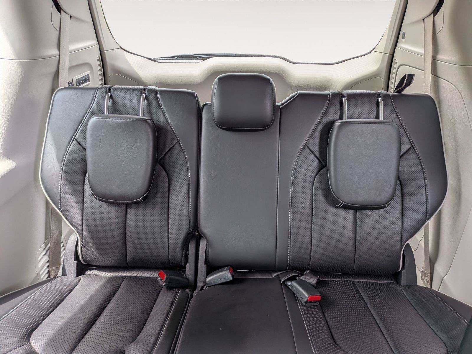 Used 2022 Chrysler Pacifica Limited AWD/4WD image 16