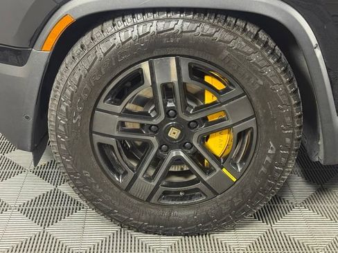 Used 2023 Rivian R1S Adventure AWD/4WD image 9