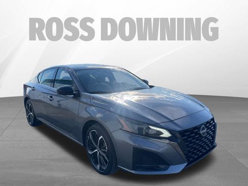 Used 2025 Nissan Altima 2.5 SR image 3