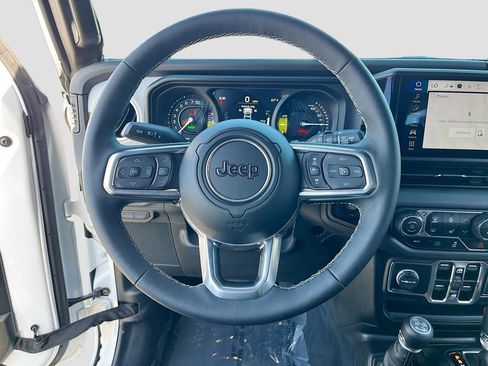 Used 2025 Jeep Wrangler Unlimited Sahara w/ Safety Group image 11