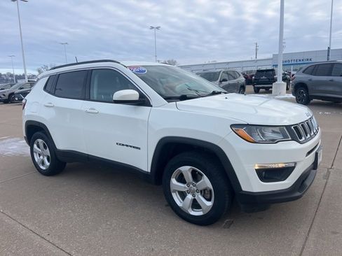 Used 2019 Jeep Compass Latitude image 1