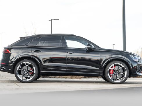 New 2026 Audi RS Q8 performance image 3