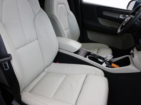 Used 2023 Volvo XC40 B4 Plus w/ Driver Assist Package image 26