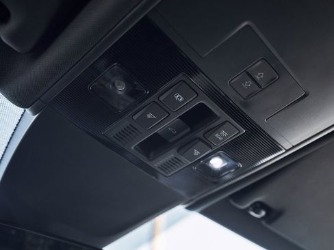 Used 2024 Volkswagen Tiguan SE R-Line image 57