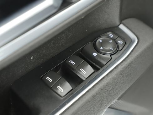 Used 2025 Chevrolet Silverado 2500 LT w/ Convenience Package image 11