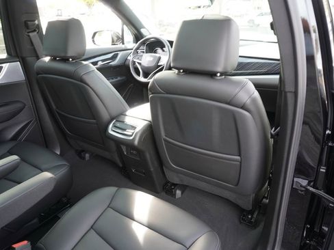 Certified 2025 Cadillac XT6 Premium Luxury image 11