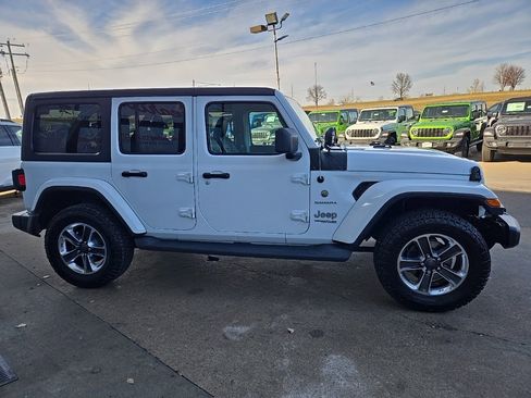Used 2018 Jeep Wrangler Unlimited Sahara image 12