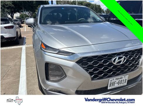 Used 2020 Hyundai Santa Fe SEL FWD image 2
