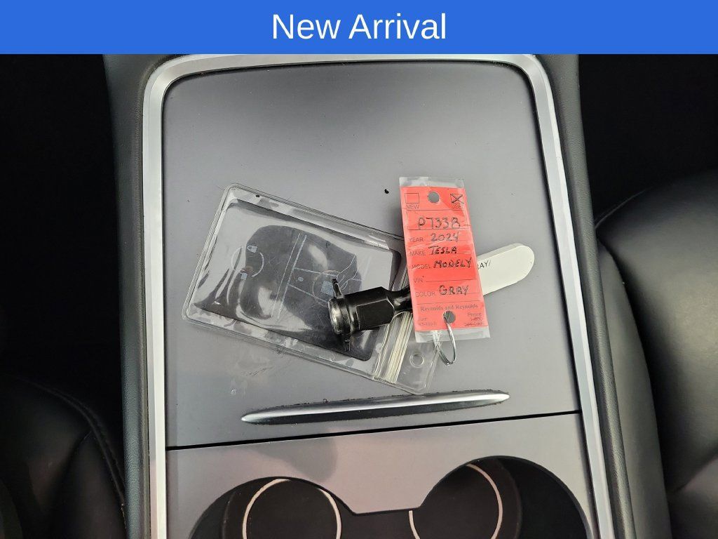 Used 2024 Tesla Model Y 2WD image 22