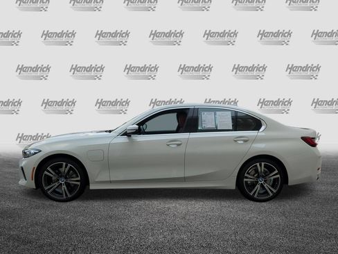 Used 2024 BMW 330e w/ Convenience Package RWD image 7