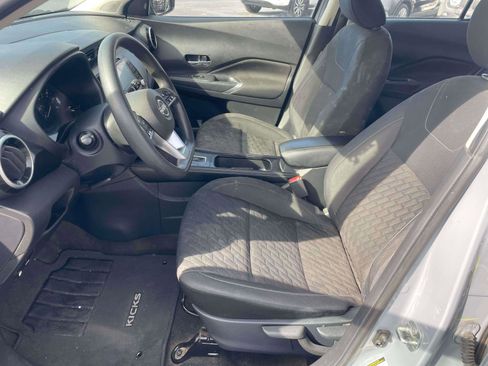 Used 2023 Nissan Kicks SV image 5