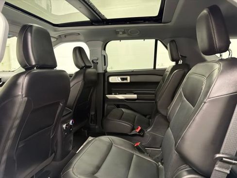 Used 2023 Ford Explorer Limited w/ Limited Technology Package AWD/4WD image 30