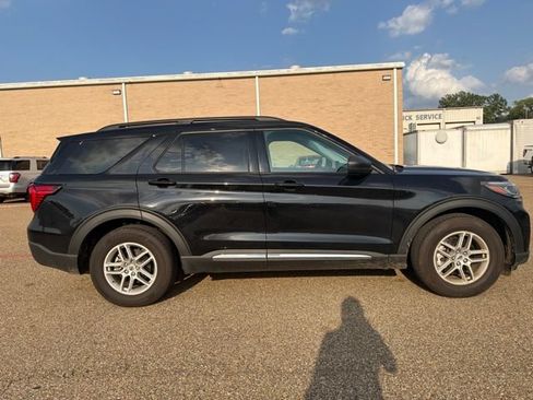 Used 2025 Ford Explorer Active RWD image 30