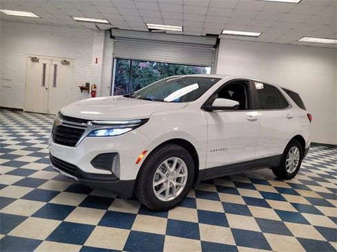 Used 2022 Chevrolet Equinox LT w/ Driver Convenience Package image 8