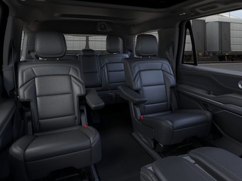 New 2026 Lincoln Navigator Reserve AWD/4WD image 11