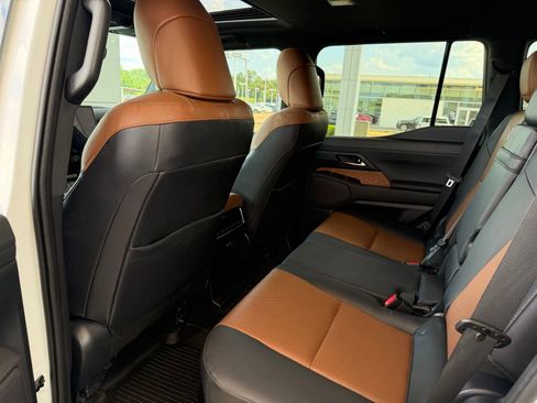 Used 2024 Lexus GX 550 w/ Accessory Package (Z1) AWD/4WD image 7