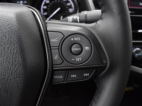 Used 2024 Toyota Camry SE image 25