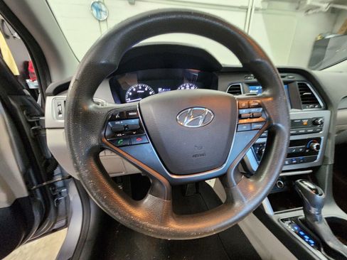 Used 2017 Hyundai Sonata SE FWD image 11