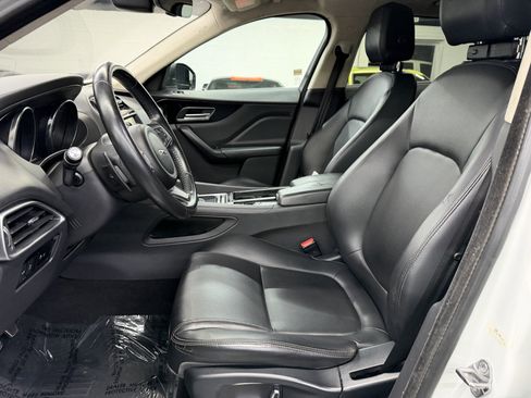 Used 2019 Jaguar F-PACE Premium image 20