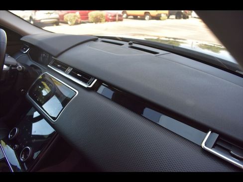 Used 2018 Land Rover Range Rover Velar S AWD/4WD image 37