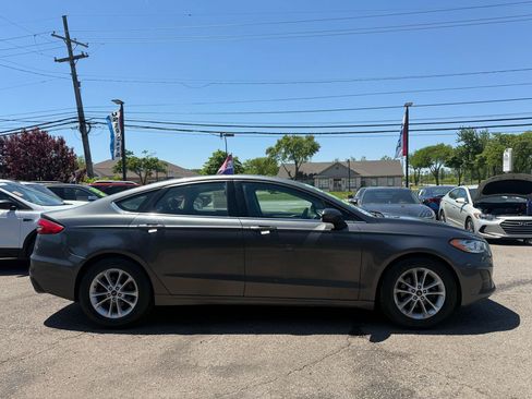 Used 2019 Ford Fusion SE FWD image 6