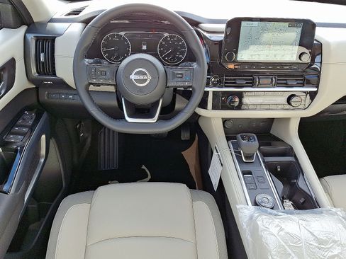 New 2025 Nissan Pathfinder SL image 7