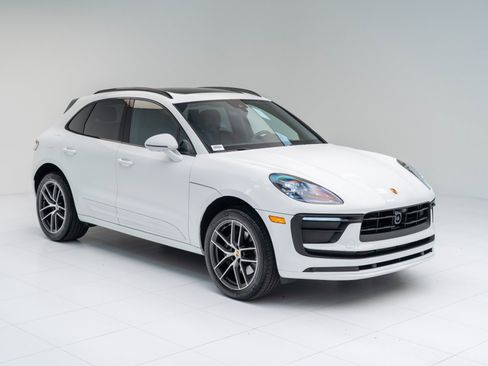 Certified 2026 Porsche Macan AWD/4WD image 7
