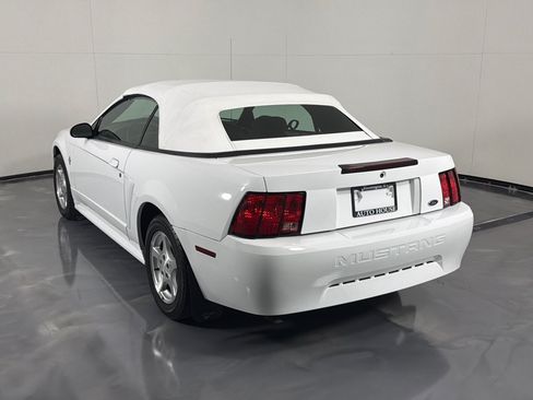 Used 2002 Ford Mustang Convertible RWD image 16
