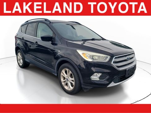 Used 2017 Ford Escape SE w/ Equipment Group 201A AWD/4WD image 1