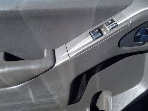 Used 2021 Nissan Frontier SV w/ SV Utility Package image 9