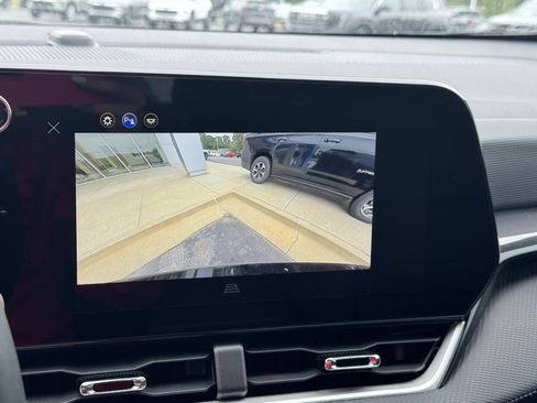 Used 2026 Chevrolet Equinox LT FWD image 18