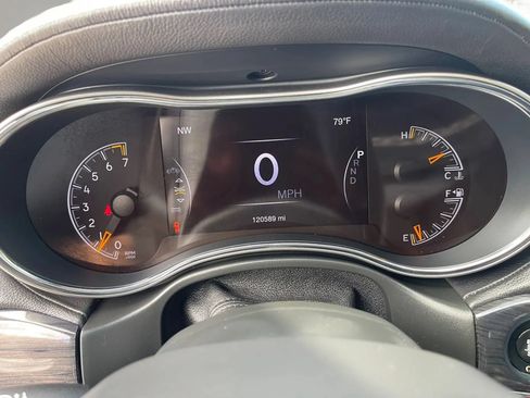 Used 2020 Jeep Grand Cherokee Overland AWD/4WD image 22