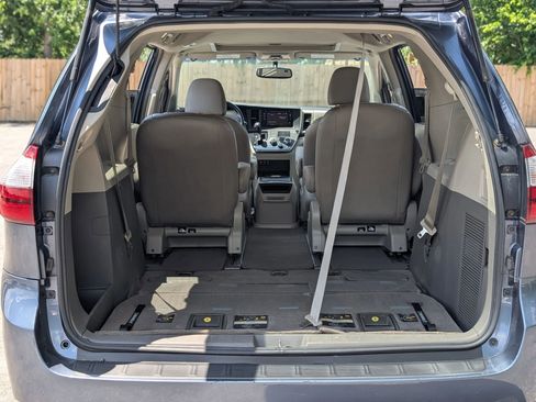 Used 2015 Toyota Sienna XLE AWD/4WD image 11