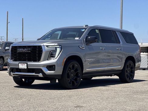 New 2026 GMC Yukon XL Denali w/ Denali Reserve Package AWD/4WD image 6