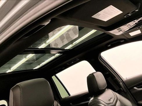 Used 2025 Cadillac XT6 Premium Luxury image 19